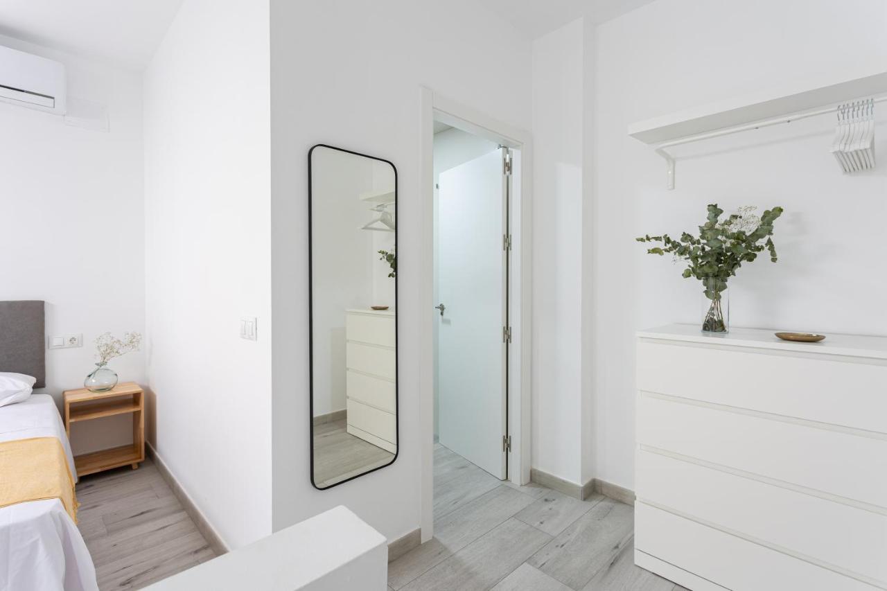 Apartamentos La Pelusa Malaga Exterior photo