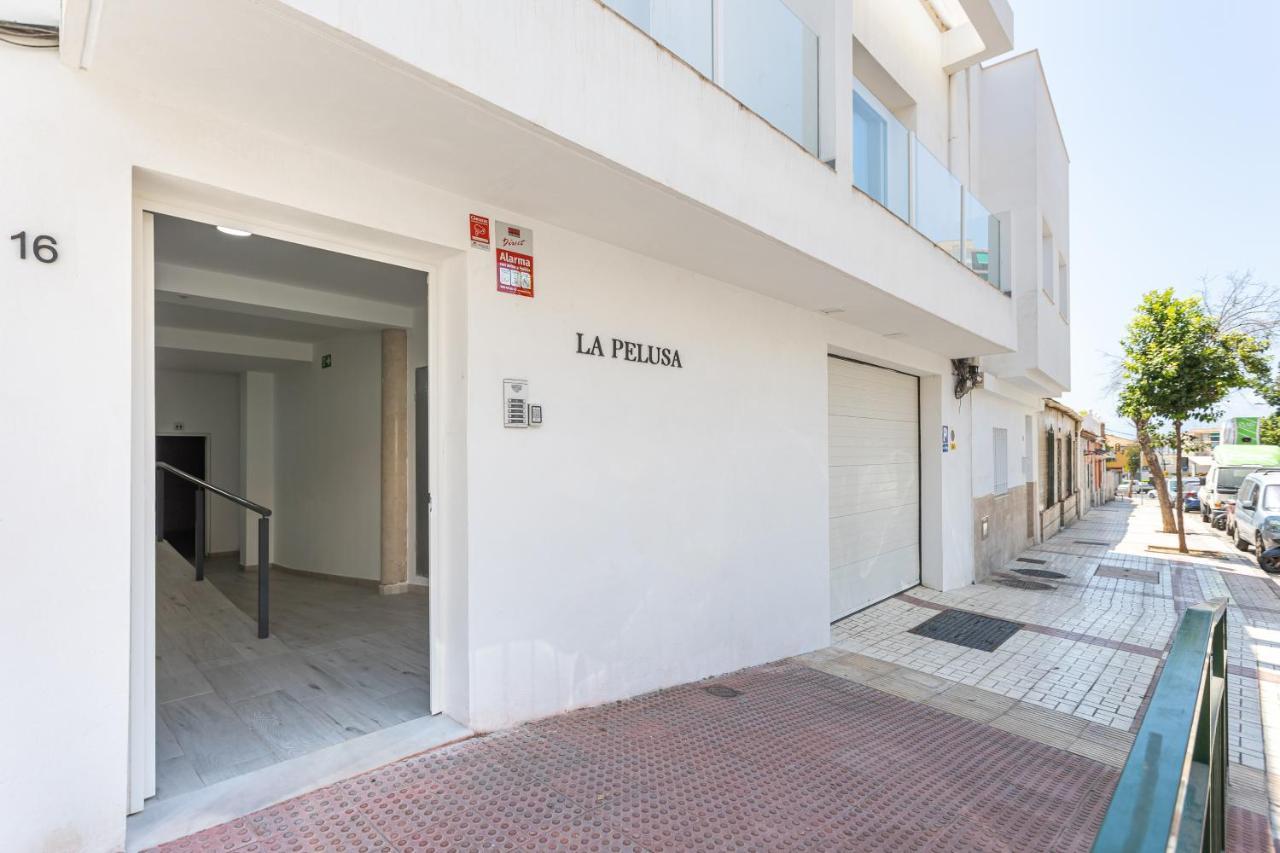 Apartamentos La Pelusa Malaga Exterior photo
